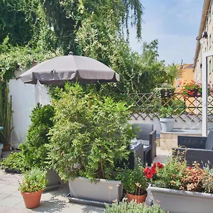 Apartment To At Close To Castle With Terrace And Garden, Prag