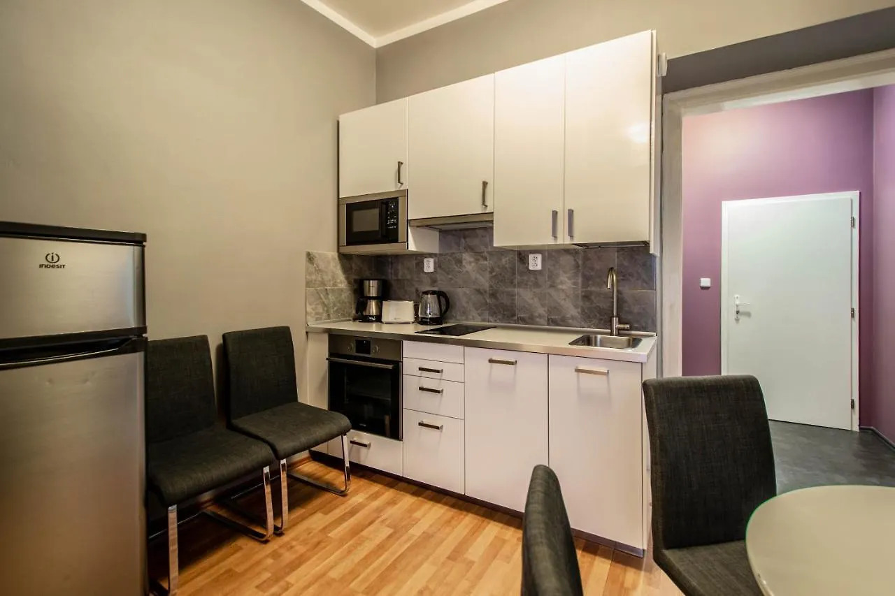 Ruzova Apartment By Ruterra Prague