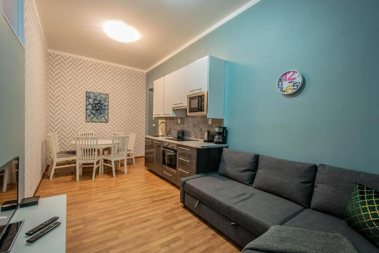 Ruzova Apartment By Ruterra Prague