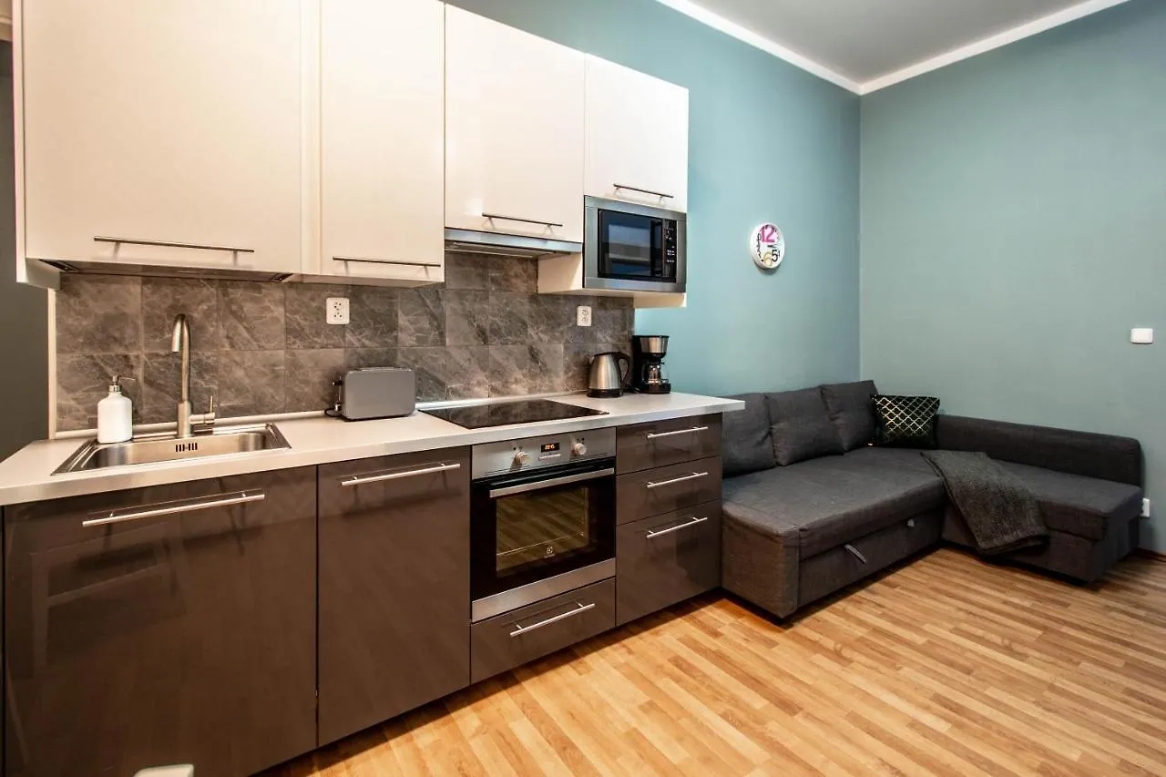Ruzova Apartment By Ruterra Prag