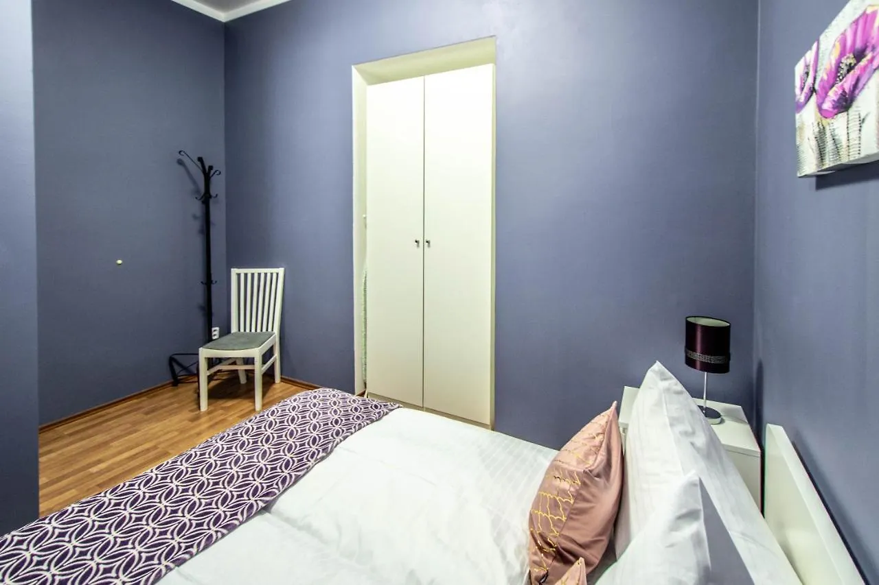 Ruzova Apartment By Ruterra Prag