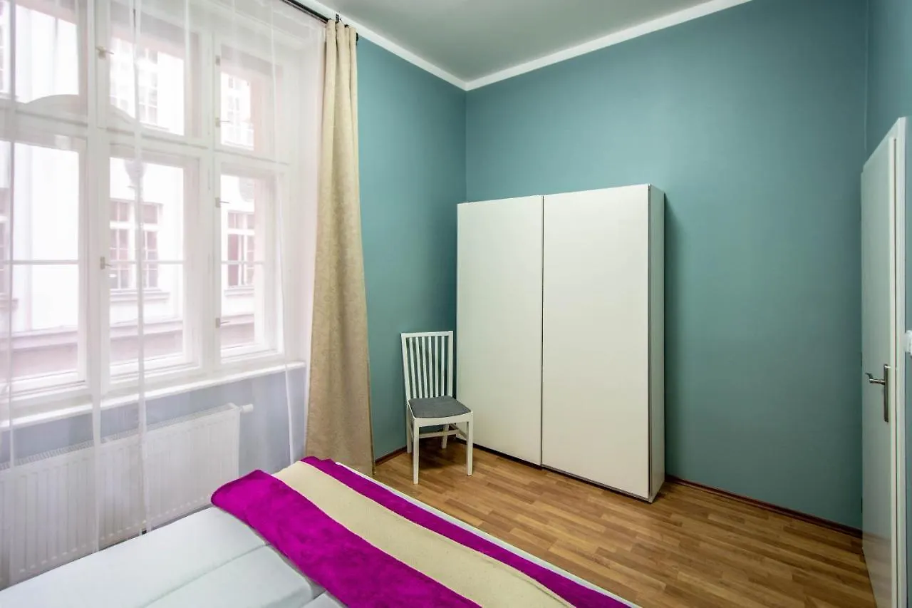 Ruzova Apartment By Ruterra Prag